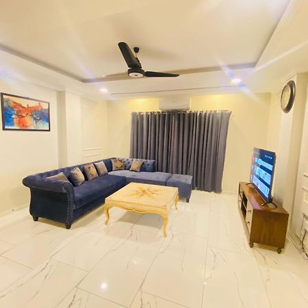 Holidazzle Serviced Apartments Bahria Town Rawalpindi Habitación foto
