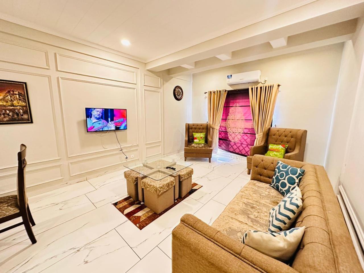 Holidazzle Serviced Apartments Bahria Town Rawalpindi Habitación foto