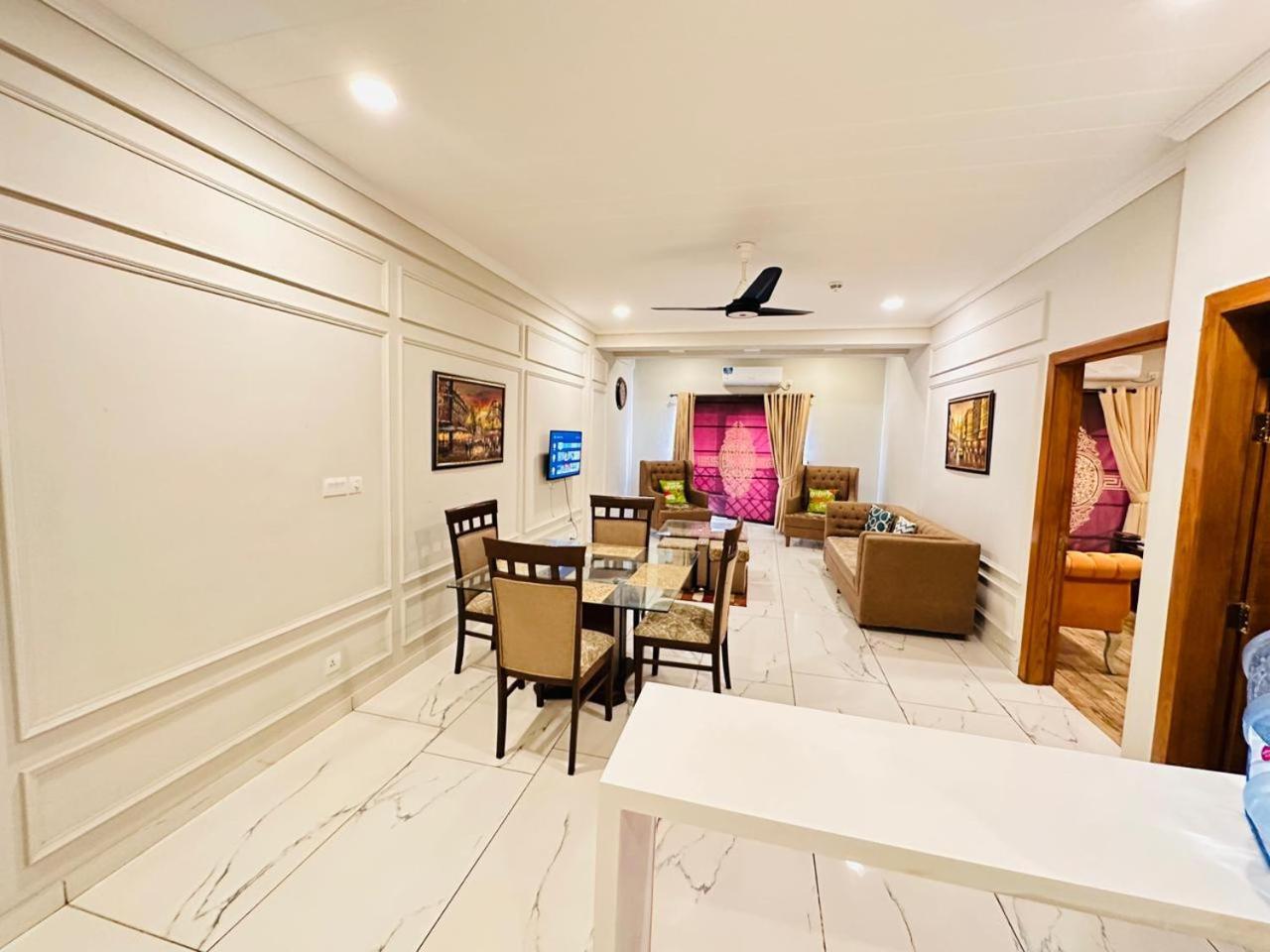 Holidazzle Serviced Apartments Bahria Town Rawalpindi Habitación foto