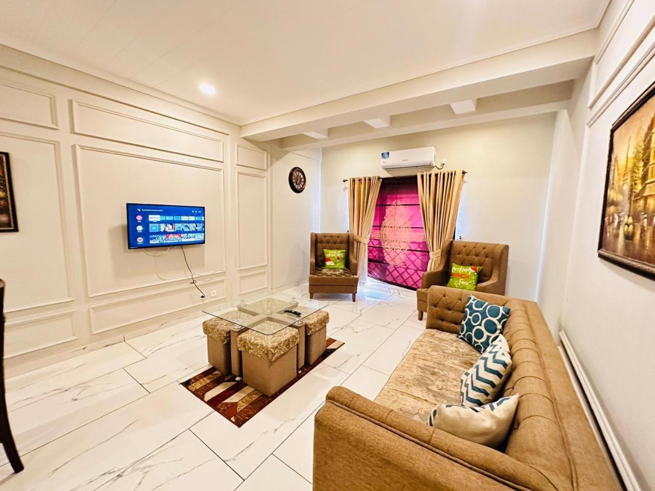 Holidazzle Serviced Apartments Bahria Town Rawalpindi Habitación foto