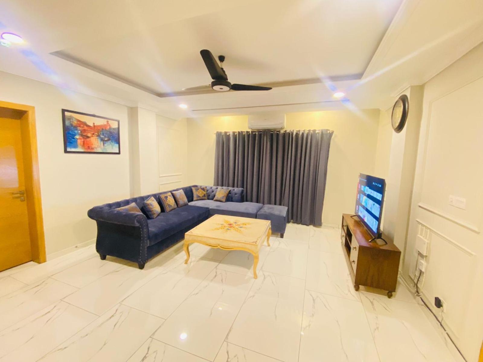 Holidazzle Serviced Apartments Bahria Town Rawalpindi Habitación foto